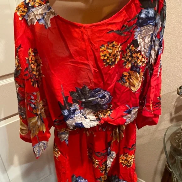 HP Red floral print silky fabric waist tie ro… - Picture 3 of 3